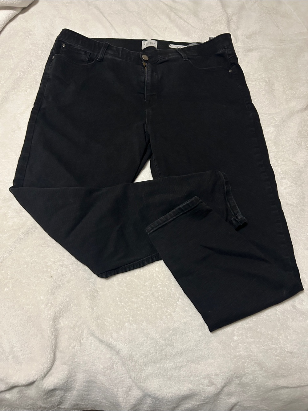 Women's Slim Straight Jeans in Black